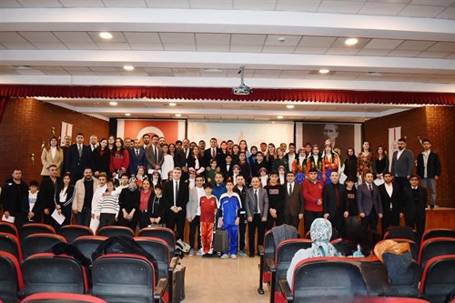 Kaymakam Musa Göktaş, Başarılı Öğrenci ve Öğretmenleri Ödüllendirdi