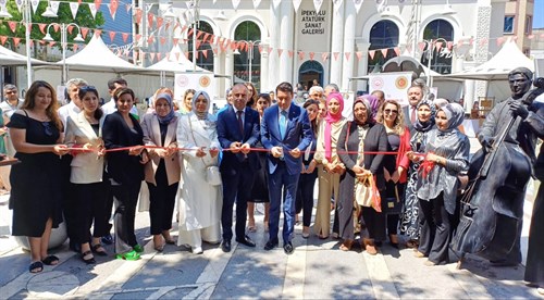 Kaymakam Göktaş, Aile Destek Merkezleri'nin Yıl Sonu Sergi Açılışına Katıldı